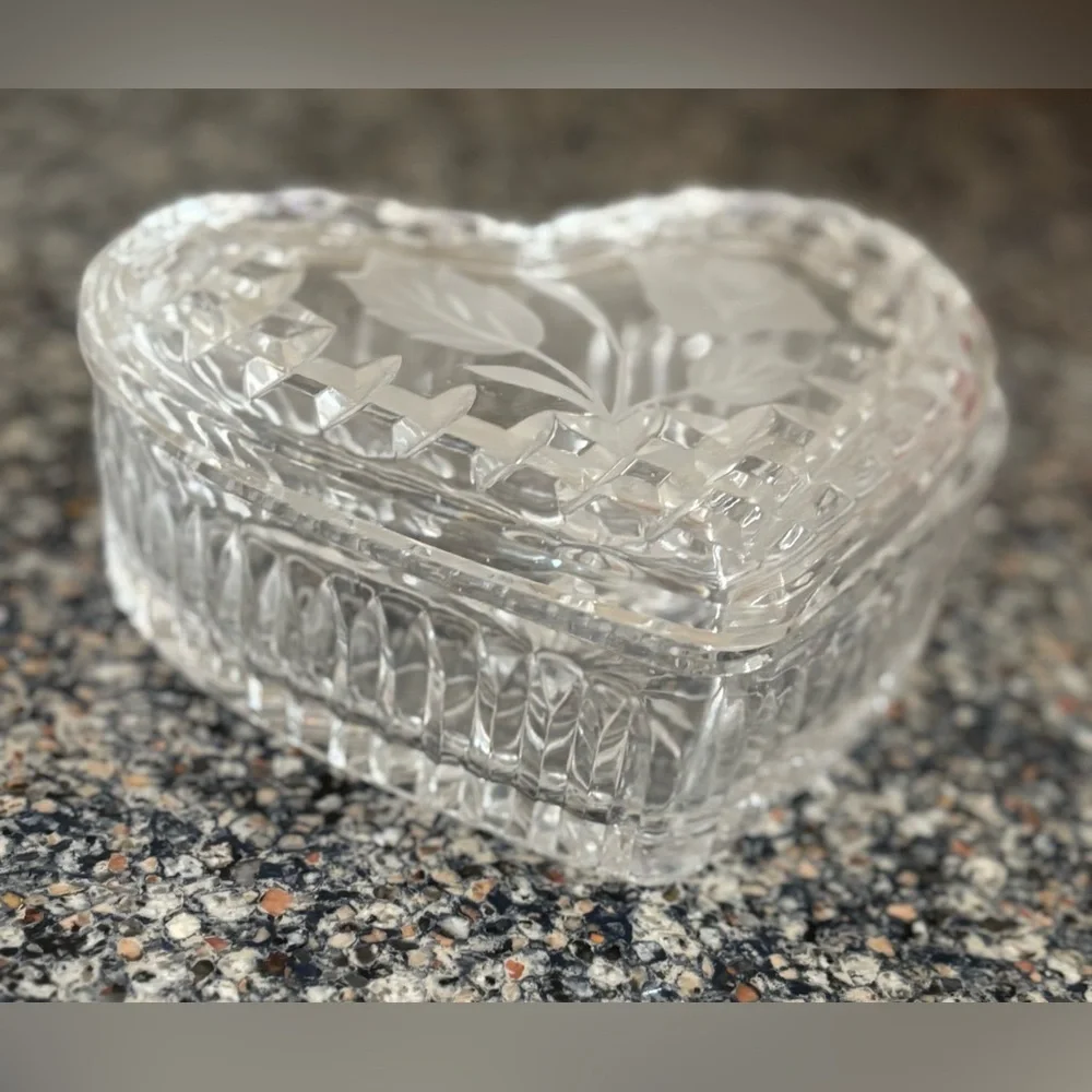 Heart-Shaped Crystal Candy Box - Picture 1 of 8